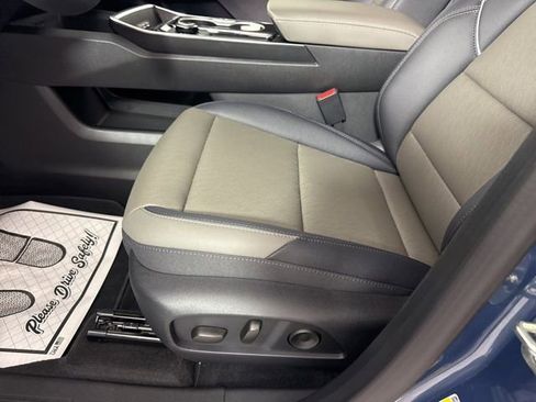 New 2026 Chevrolet Equinox LT w/ Convenience Package II FWD image 27