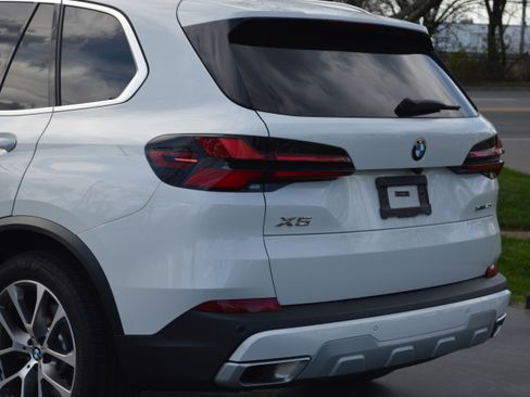 Certified 2024 BMW X5 xDrive40i w/ Premium Package image 3