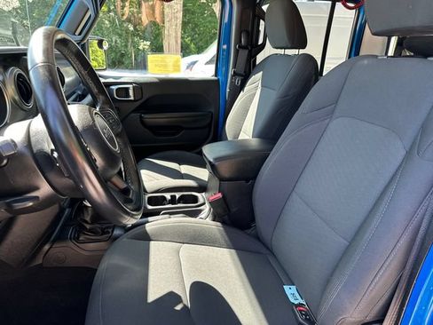 Used 2021 Jeep Gladiator Overland AWD/4WD image 36
