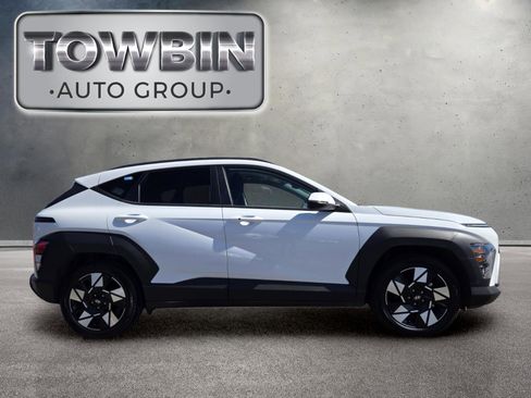 Used 2025 Hyundai Kona SEL FWD image 3
