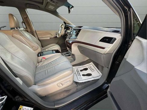 Used 2012 Toyota Sienna Limited image 18