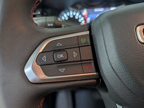 Used 2025 Jeep Compass Trailhawk AWD/4WD image 18