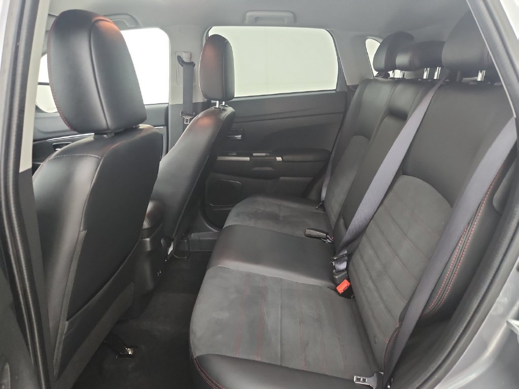 Used 2025 Mitsubishi Outlander Sport SE AWD/4WD image 31
