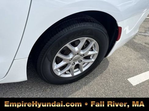 Used 2022 Chrysler Voyager LX FWD image 12