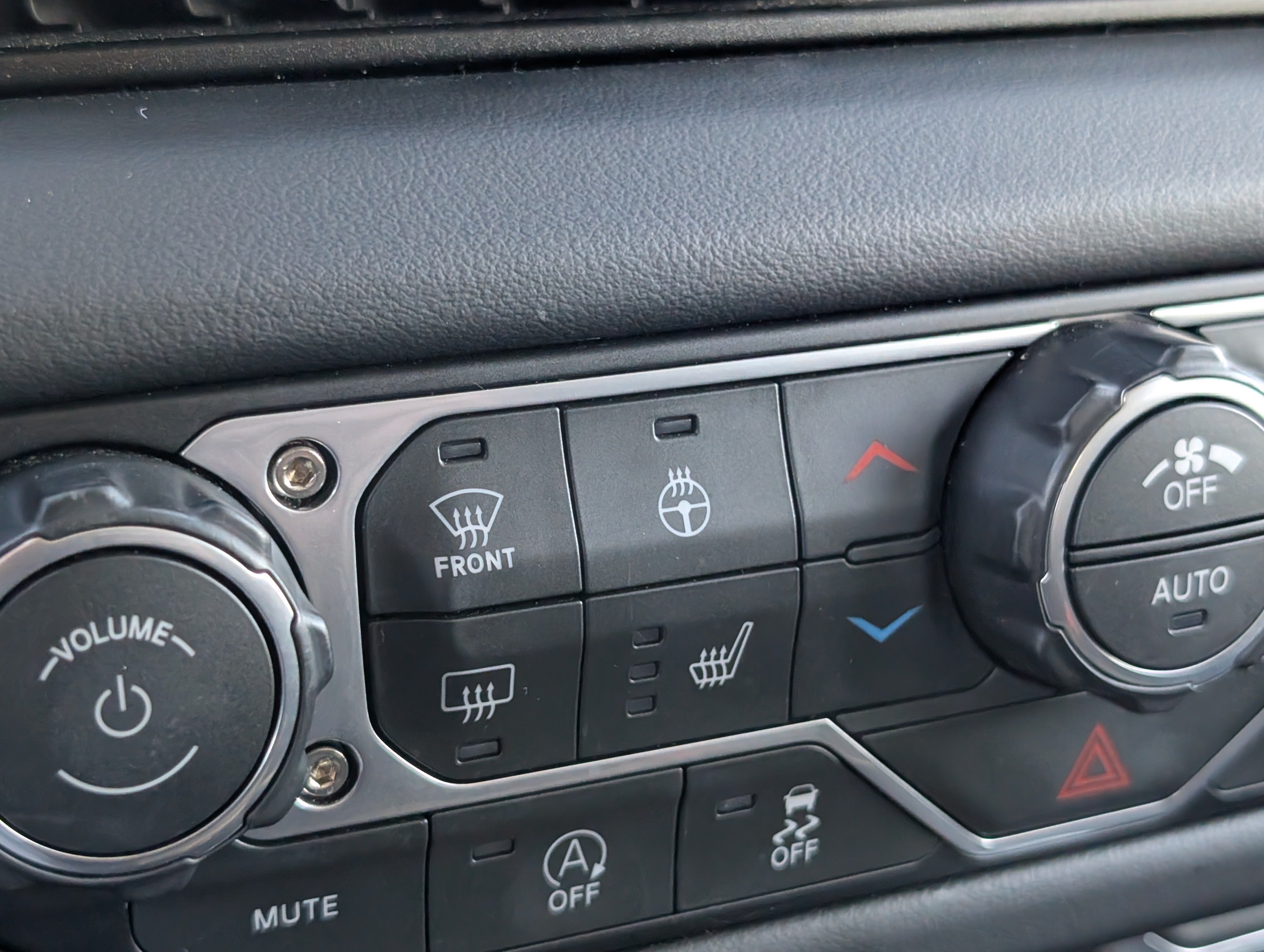 Used 2026 Jeep Wrangler Unlimited Sahara AWD/4WD image 19