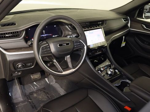 New 2025 Jeep Grand Cherokee Limited image 27