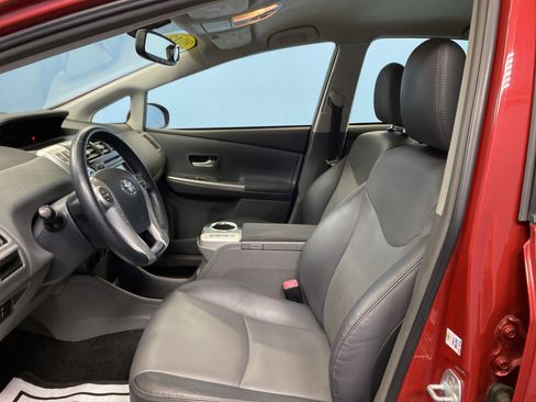 Used 2013 Toyota Prius V image 9