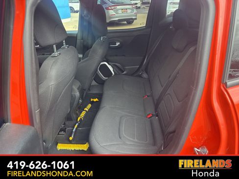 Used 2019 Jeep Renegade Latitude w/ Cold Weather Group image 27