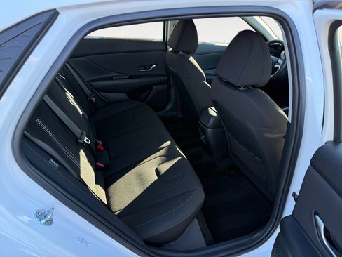 Certified 2025 Hyundai Elantra SEL image 18