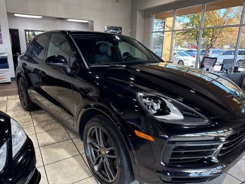 Used 2022 Porsche Cayenne image 2