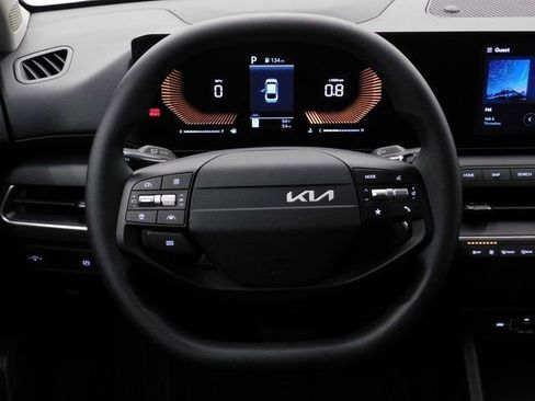 Used 2025 Kia K4 LXS image 39