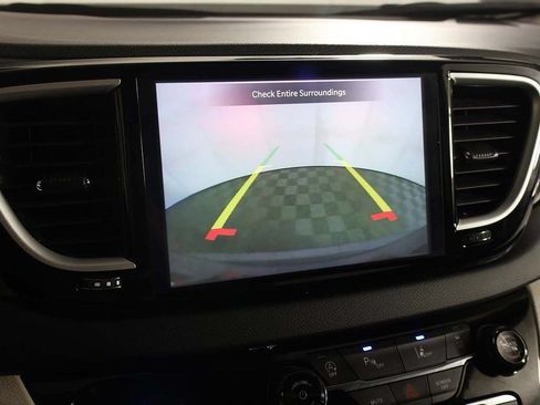 Used 2023 Chrysler Pacifica Touring-L FWD image 42