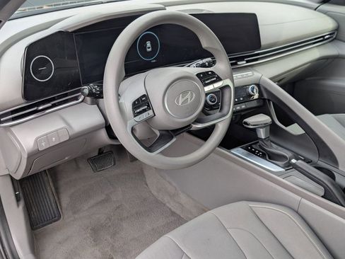 Used 2024 Hyundai Elantra SEL image 4