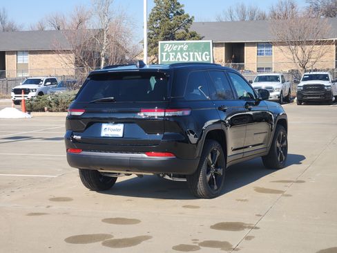 New 2026 Jeep Grand Cherokee Limited w/ Limited Altitude Package AWD/4WD image 4