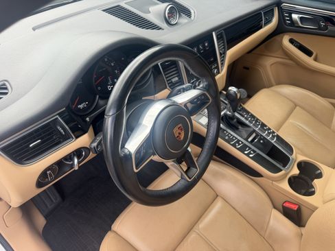 Used 2018 Porsche Macan AWD/4WD image 4