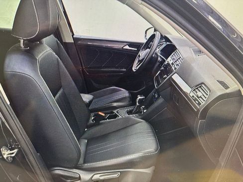 Used 2024 Volkswagen Tiguan SE FWD image 8