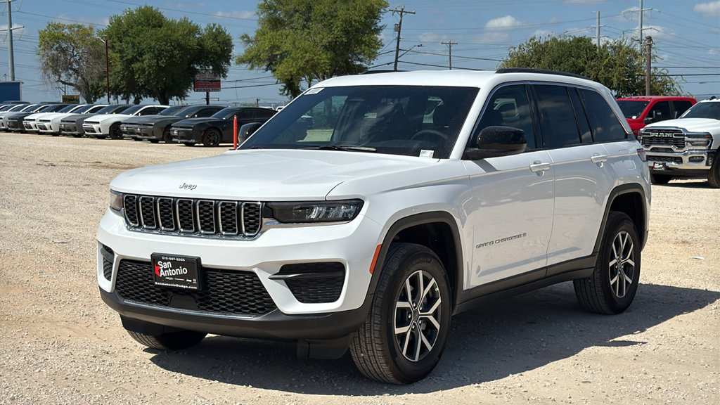 New 2027 Jeep Grand Cherokee Laredo RWD image 7