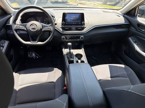 Used 2025 Nissan Altima 2.5 S FWD image 13