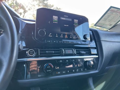 Used 2024 Nissan Pathfinder SL image 35