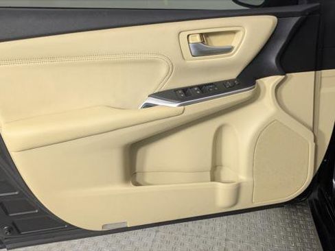 Used 2016 Toyota Camry XLE image 12