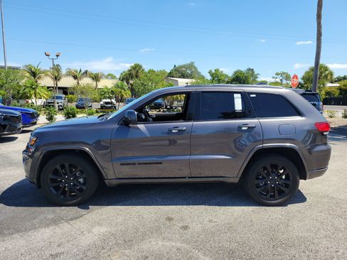 Used 2021 Jeep Grand Cherokee Laredo X RWD image 10