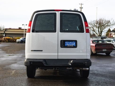 Used 2022 Chevrolet Express 2500 w/ Driver Convenience Package image 9