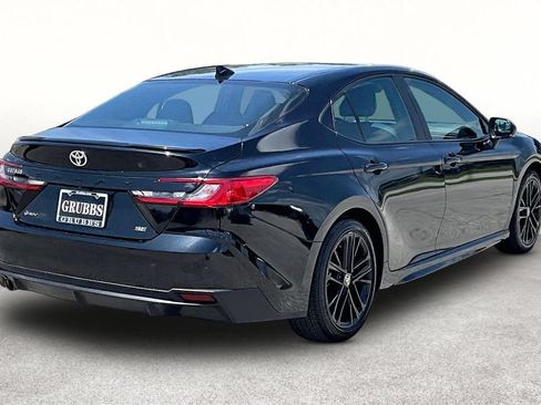 Used 2025 Toyota Camry SE FWD image 2