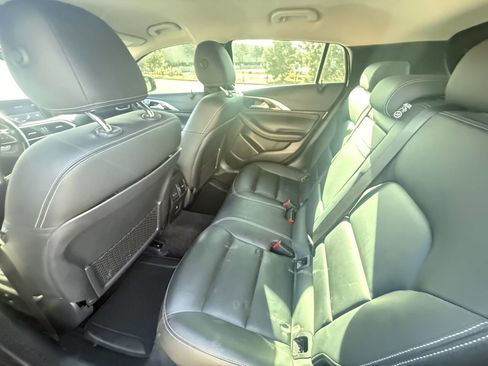 Used 2017 INFINITI QX30 AWD image 19