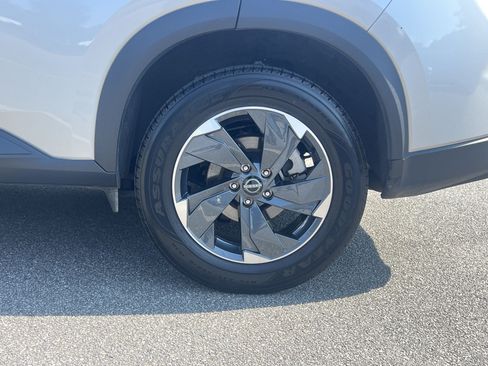 Used 2025 Nissan Rogue SV AWD/4WD image 30