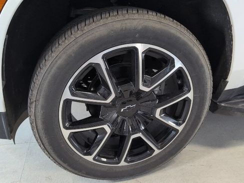 Used 2025 Chevrolet Tahoe RST w/ Comfort Package AWD/4WD image 7