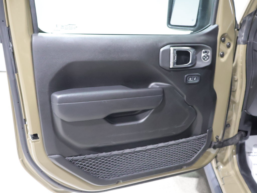 Used 2025 Jeep Gladiator Sport AWD/4WD image 13
