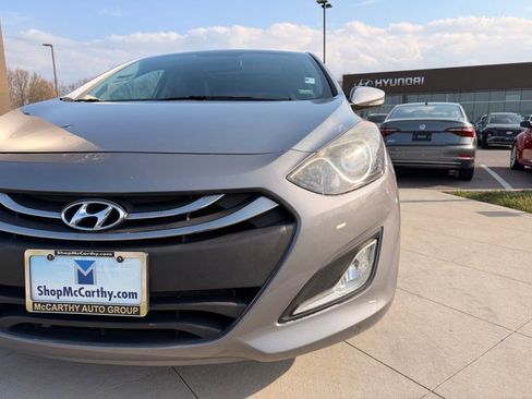 Used 2015 Hyundai Elantra GT w/ Option Group 03 image 9