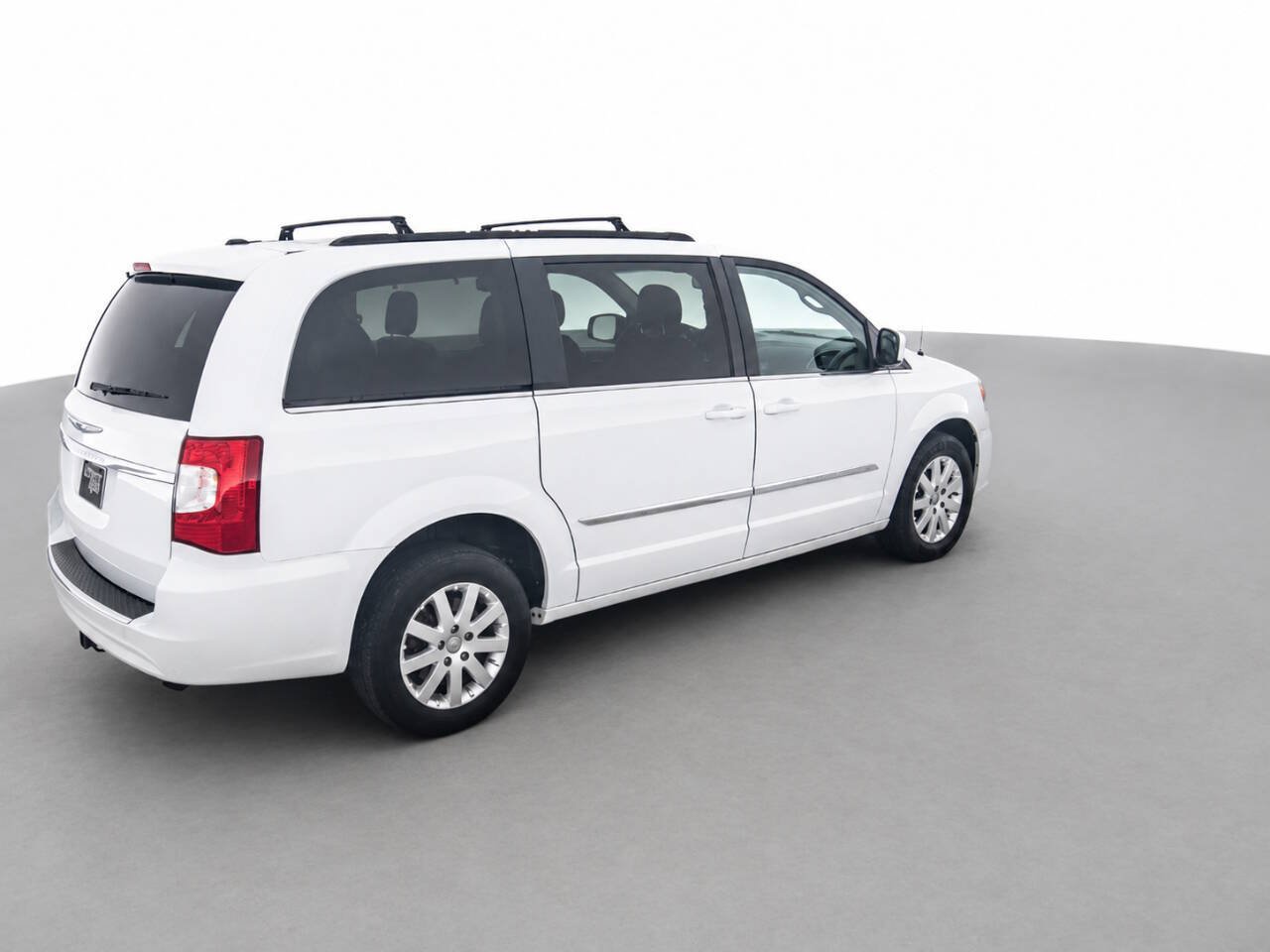 Used 2016 Chrysler Town & Country Touring FWD image 5