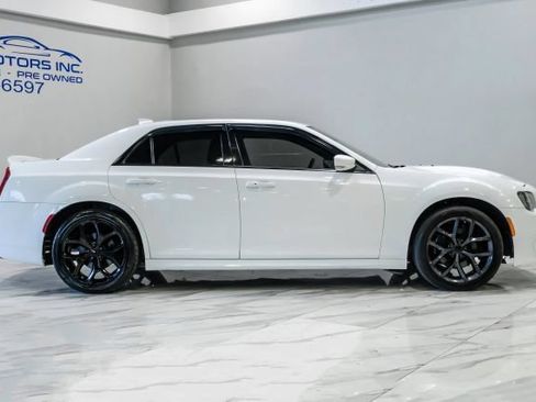 Used 2022 Chrysler 300 S w/ Comfort Group RWD image 11