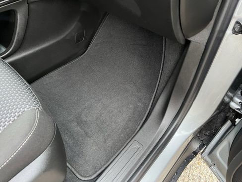 Used 2023 GMC Acadia SLE w/ Driver Convenience Package image 10