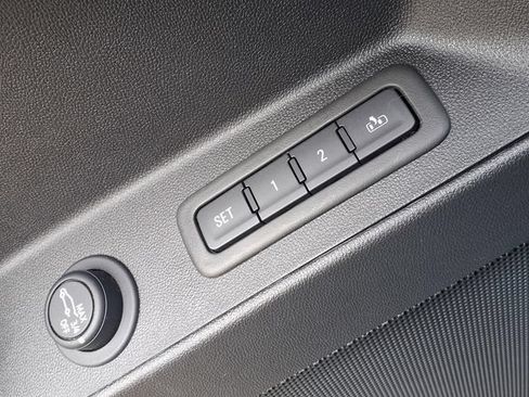 Used 2024 Chevrolet Equinox Premier AWD/4WD image 19