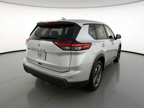Used 2025 Nissan Rogue SV image 9