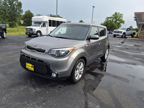 Used 2016 Kia Soul + FWD image 4