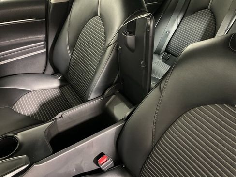 Used 2019 Toyota Camry LE image 28