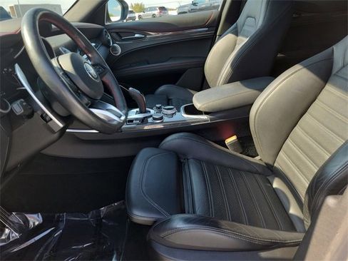 Used 2023 Alfa Romeo Stelvio Estrema image 17