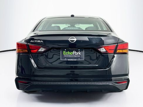 Used 2025 Nissan Altima 2.5 SV FWD image 7