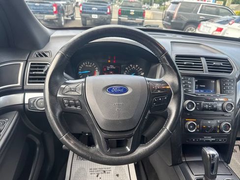Used 2017 Ford Explorer XLT AWD/4WD image 14