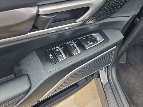 Used 2025 Kia Telluride S FWD image 13