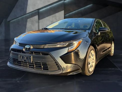 Used 2024 Toyota Corolla LE image 4