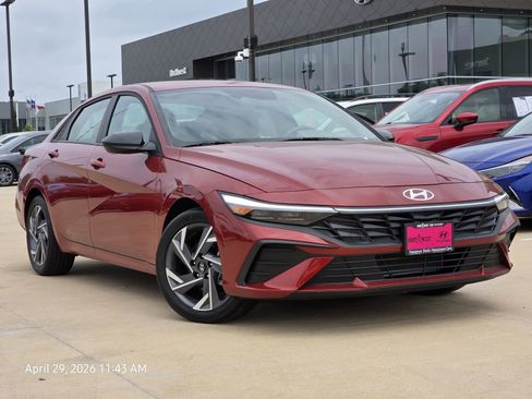 Certified 2025 Hyundai Elantra Sport FWD image 1