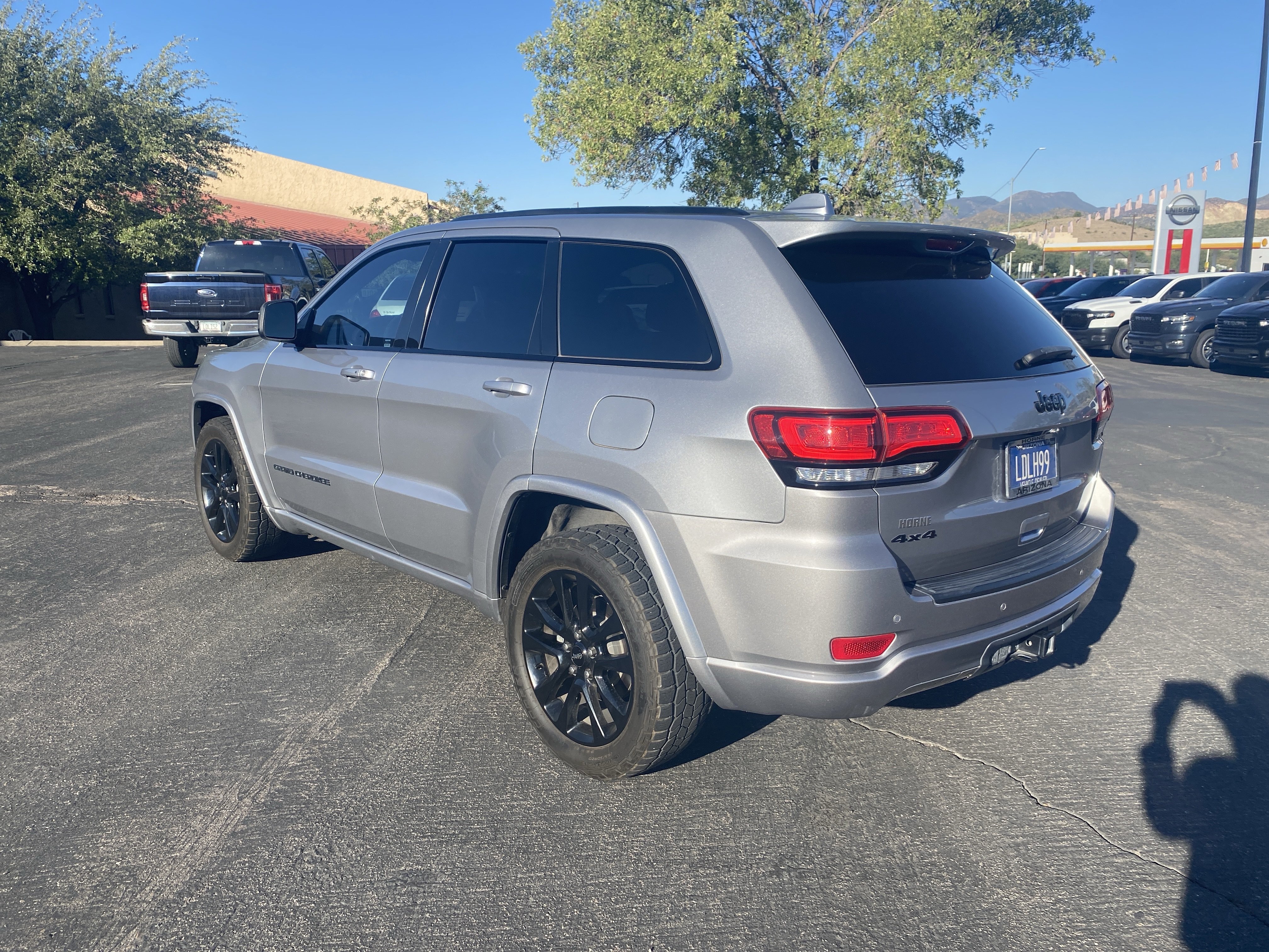 Used 2019 Jeep Grand Cherokee Altitude AWD/4WD image 2