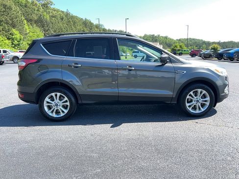 Used 2018 Ford Escape SE FWD image 4