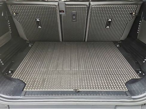 Used 2024 Land Rover Defender 110 S image 15