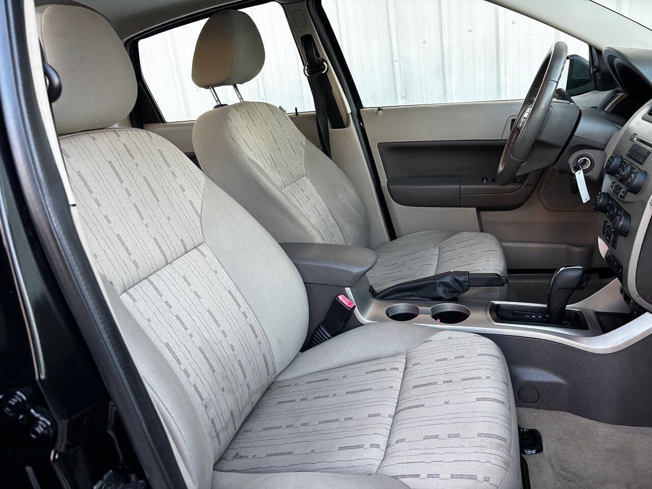 Used 2010 Ford Focus SE FWD image 14