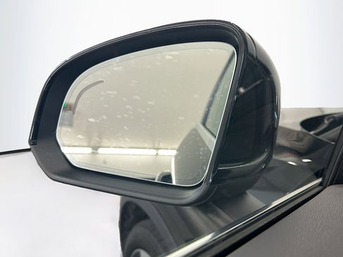 Used 2025 Volvo XC40 B5 Plus image 16